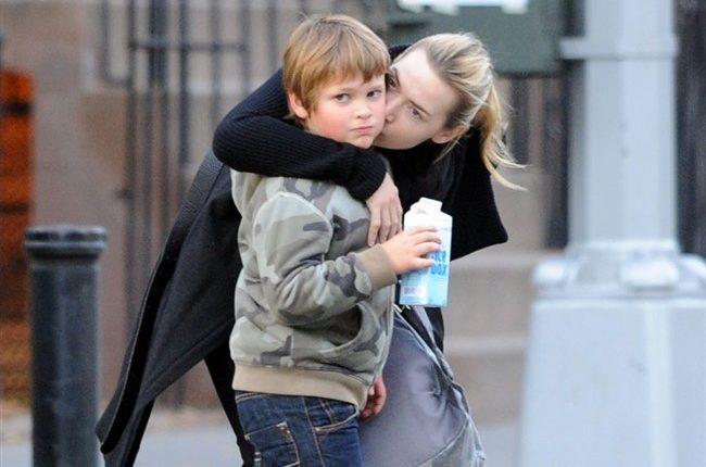 kate-winslet- with her son