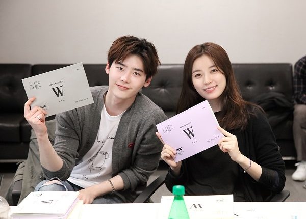 han-hyo-joo with lee jong suk